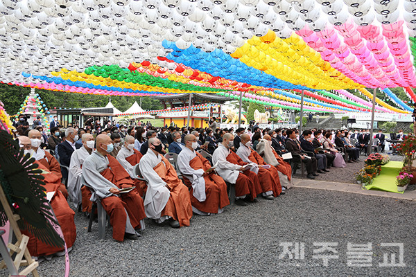 대한불교조계종 제23교구본사 관음사에서 사부대중이 모인 가운데 부처님오신날 봉축법요식을 봉행했다.