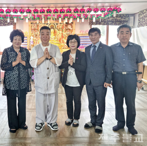 태고종제주교구 신도회와 신행단체에서 미타요양원을 방문했다.