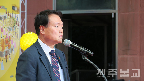 축사를 하고 있는  김희현 제주특별자치도 정무부지사